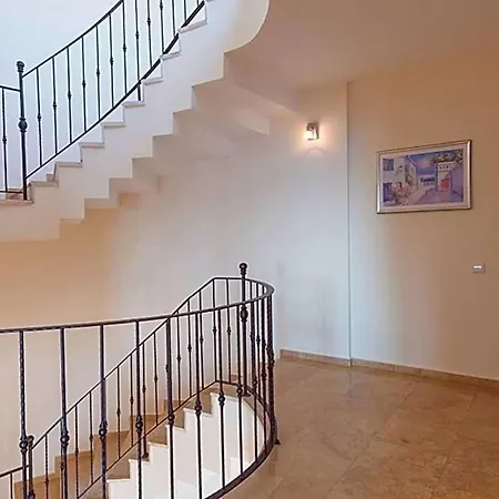 Sleeps 10 Pool Air Con Wifi Villa