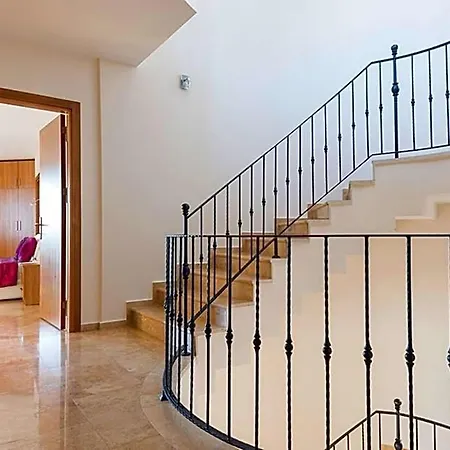 Sleeps 10 Pool Air Con Wifi Villa