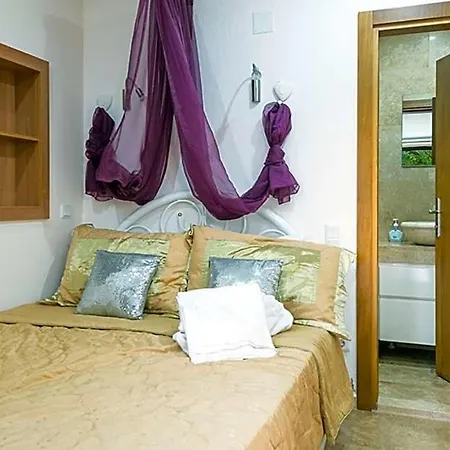 Villa Sleeps 10 Pool Air Con Wifi *