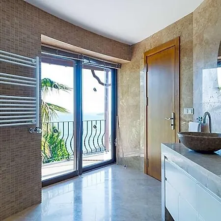 Villa Sleeps 10 Pool Air Con Wifi *
