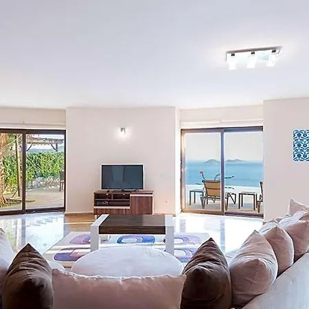Villa Sleeps 10 Pool Air Con Wifi *