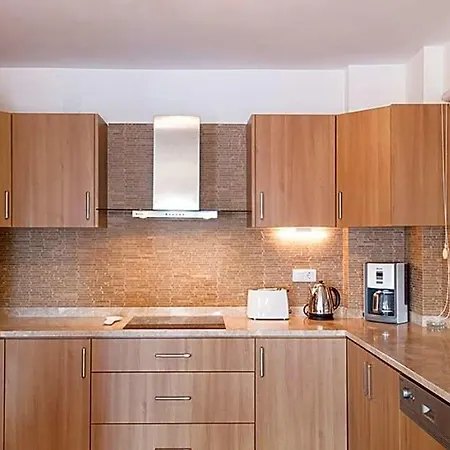 Sleeps 10 Pool Air Con Wifi *