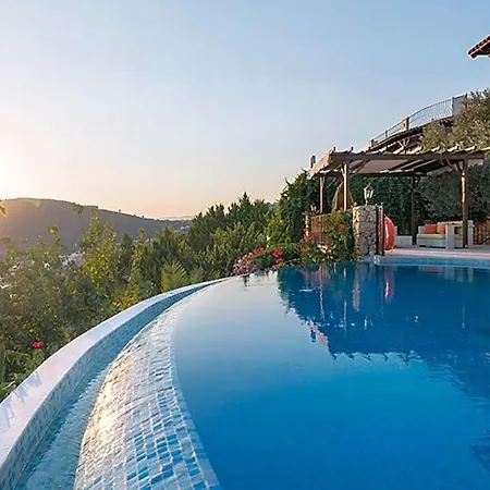 Villa Sleeps 10 Pool Air Con Wifi *